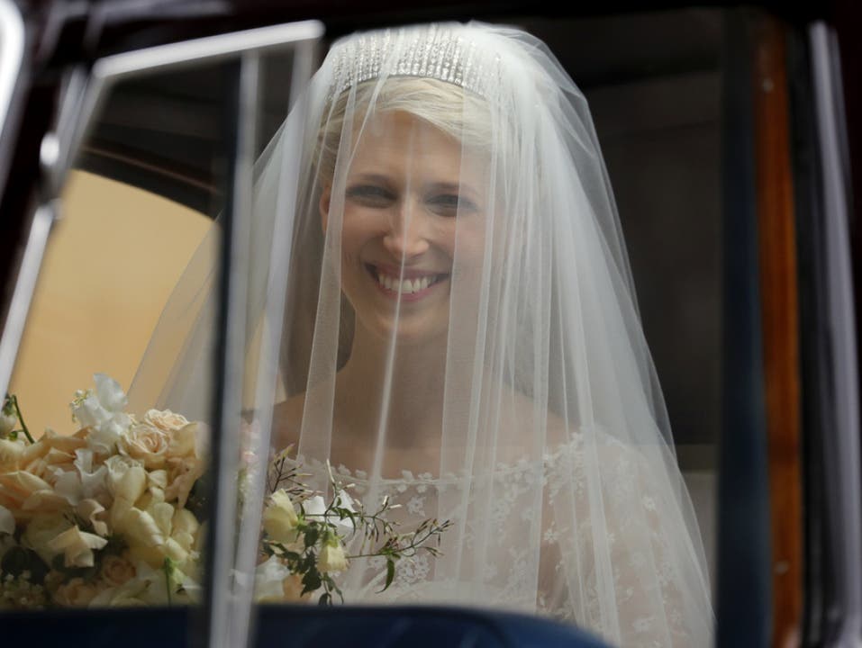Die strahlende Braut Lady Gabriella Windsor bei ihrer Ankunft zur Hochzeit in Windsor Castle. (Bild: Keystone/AP POOL/FRANK AUGSTEIN)
