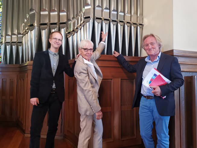 Organist Simon Menges, Kirchenvorsteherin Ursula Gentsch und Kirchenpräsident Robert Schwarzer. (Bild: Natascha Arsic)