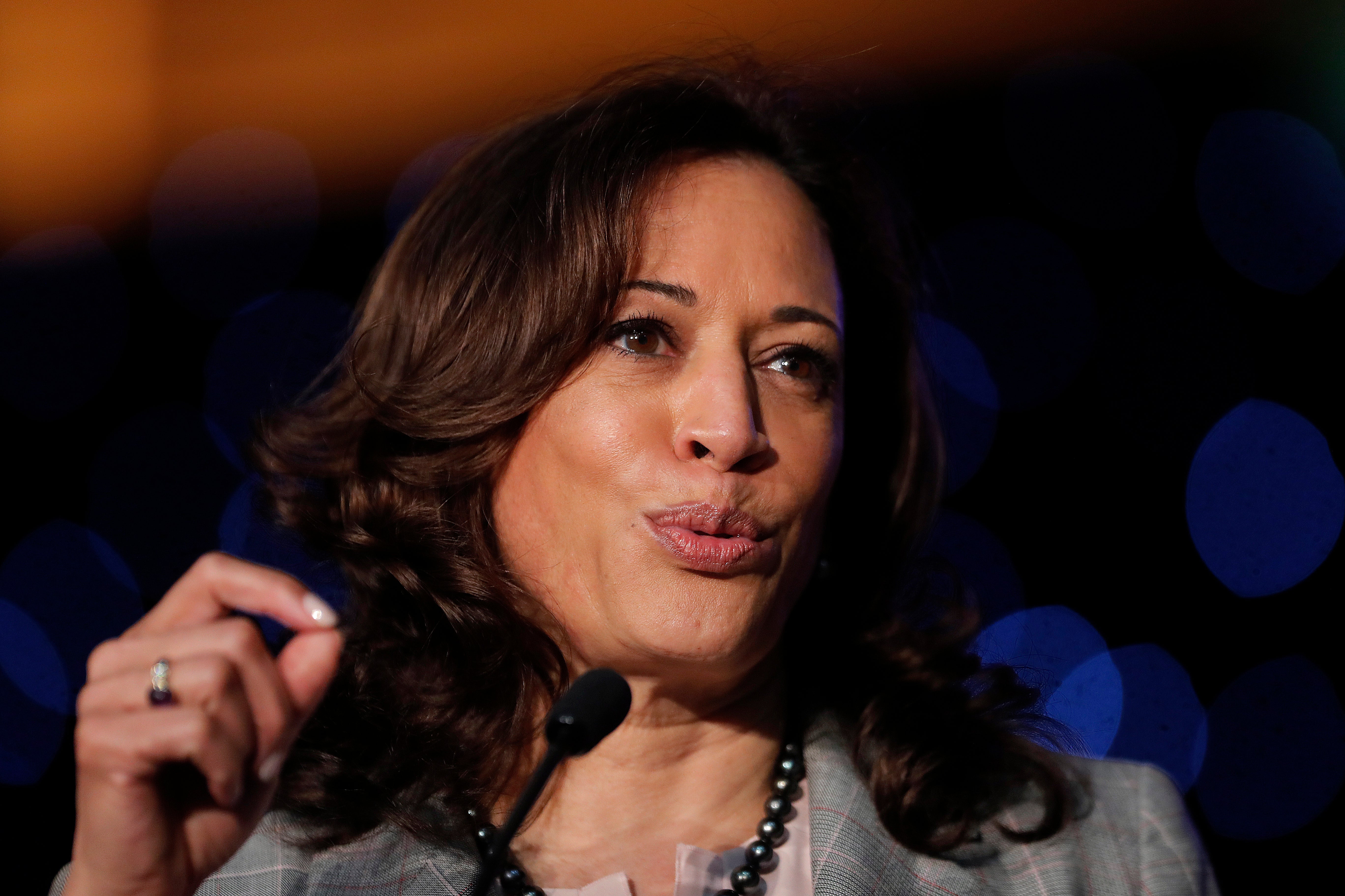 Präsidentschaftskandidatin Kamala Harris Nimmt Unwillige ...