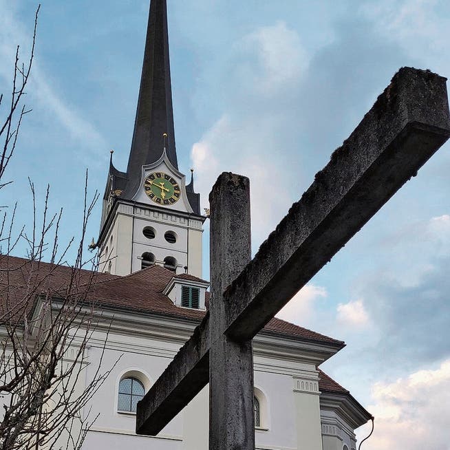 Der Kirchturm der Alpnacher Pfarrkirche. (Bild: Markus von Rotz (2. März 2019))
