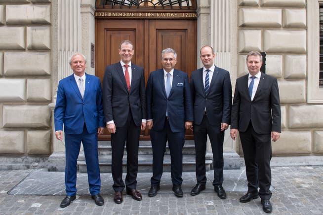 Der neue Luzerner Regierungsrat (von links): Paul Winiker, Reto Wyss, Guido Graf, Fabian Peter und Marcel Schwerzmann. (Bild: Eveline Beerkircher, Luzern, 19. Mai 2019)