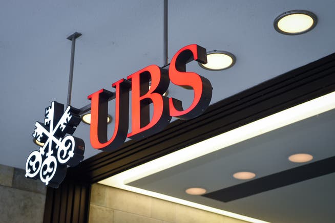 UBS senkt auf den 1. Juni den Zins auf dem gewöhnlichen Sparkonto für Erwachsene auf 0,00 Prozent. (Bild: Key/Melanie Duchene)