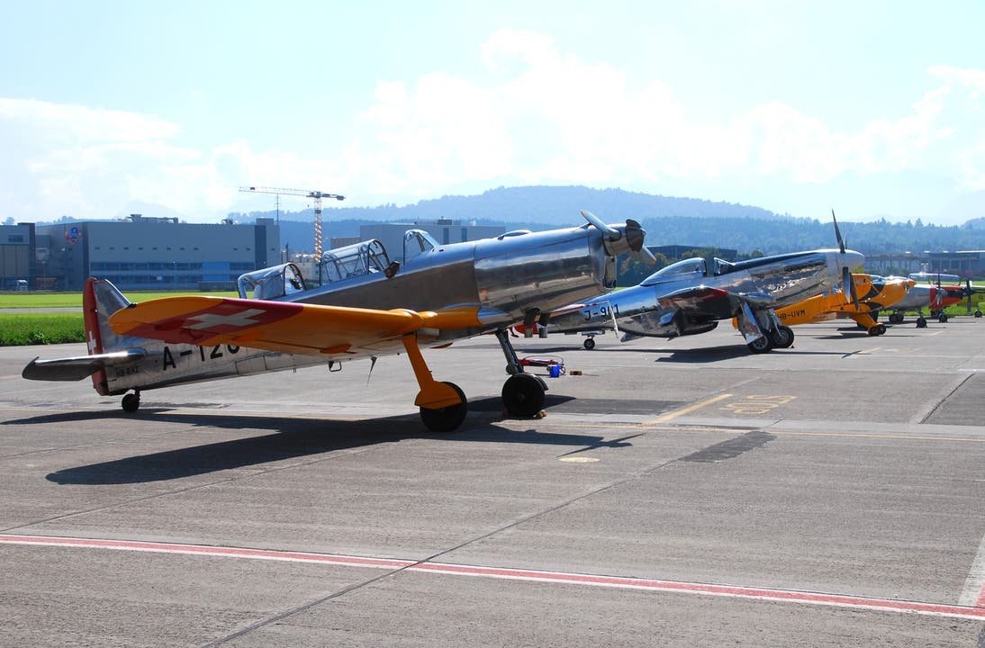 Oldtimer-Flugzeuge 2014 auf dem Flugplatz Emmen. (Bild: VBS)