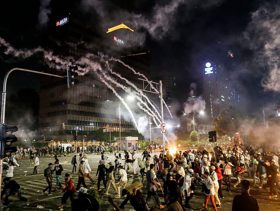 Unruhe in Indonesien: In Jakarta gab es auch in der Nacht auf Donnerstag erneut Proteste. (Bild: KEYSTONE/EPA/MAST IRHAM)