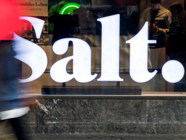 Der drittgrösste Schweizer Mobilfunkanbieter Salt hat im ersten Quartal 2019 weniger verdient. (Bild: KEYSTONE/PETER SCHNEIDER)