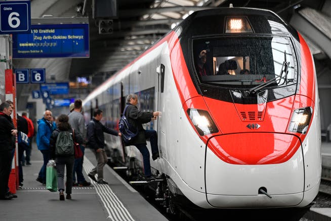 Stadlers Hochgeschwindigkeitszug Smile, der bei den SBB Giruno heisst und für den Verkehr durch den Gotthard genutzt wird, im Zürcher Hauptbahnhof. (Bild: Walter Bieri/Keystone, 8. Mai 2019)