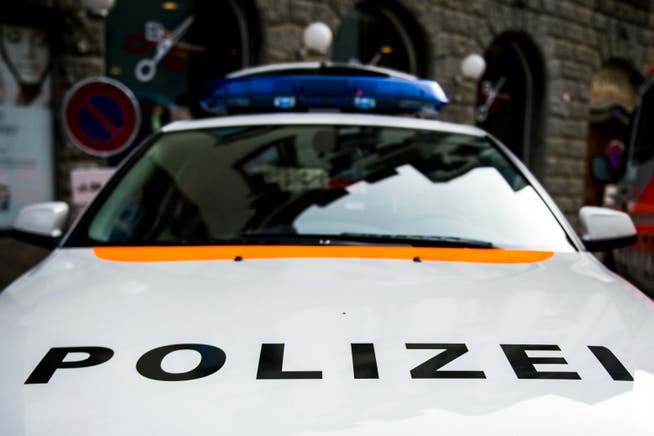 Die Polizei sucht den Fahrer eines neueren, hellen BMWs. (Bild: Urs Jaudas)