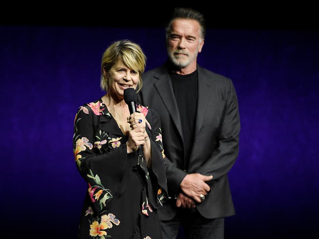 Linda Hamilton und Arnold Schwarzenegger standen für «Terminator: Dark Fate» gemeinsam vor der Kamera. (Photo by Chris Pizzello/Invision/AP) (Bild: KEYSTONE/AP Invision/CHRIS PIZZELLO)