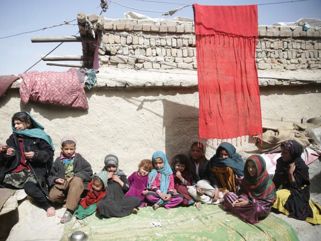 600'000 Kinder unter 5 Jahren in Afghanistan sind laut der Uno unterernährt. (Bild: KEYSTONE/AP/MASSOUD HOSSAINI)