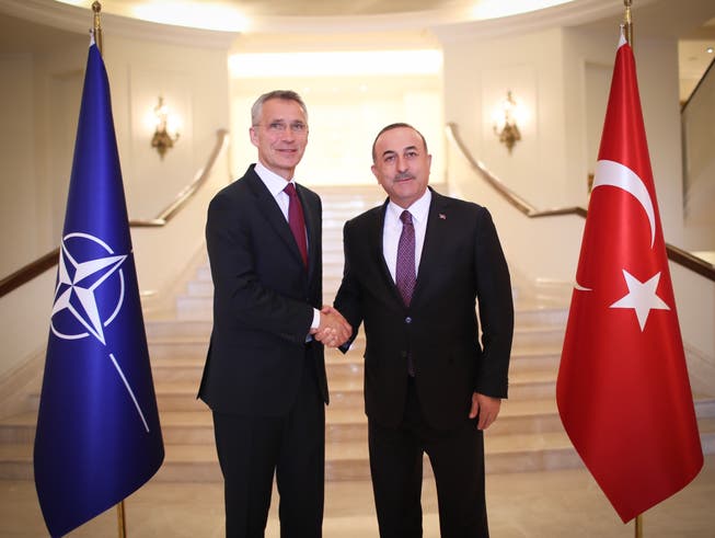 Der türkische Aussenminister Mevlüt Cavusoglu (rechts) Anfang des Monats mit Nato-Generalsekretär Jens Stoltenberg in Ankara. Bild: Cem Ozdel/EPA (6. Mai 2019) 