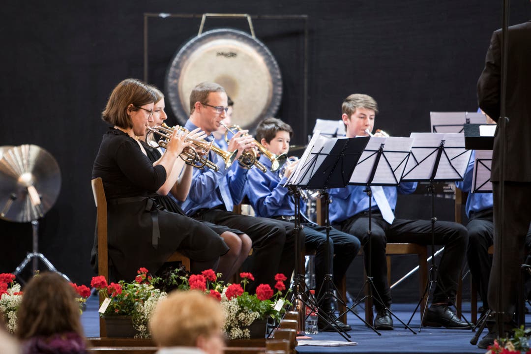 Die Junior Band Risch-Rotkreuz beim Auftritt in der Kirche. (Bild: Manuela Jans-Koch, Altishofen, 25. Mai 2019)