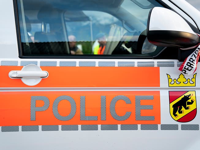 Eine Frau ist in Herzogenbuchsee BE durch Schüsse verletzt worden. Die Polizei konnte den mutmasslichen Täter festnehmen. (Bild: KEYSTONE/ANTHONY ANEX)