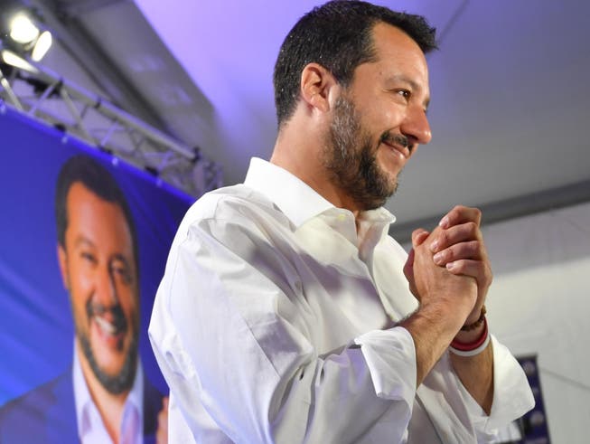 Matteo Salvini kann nach dem Sieg an der Europawahl strahlen. Der Lega-Chef kündigte an, sich in Brüssel für eine Neuverhandlung der EU-Regeln einsetzen zu wollen. (Bild: KEYSTONE/EPA ANSA/DANIEL DAL ZENNARO)