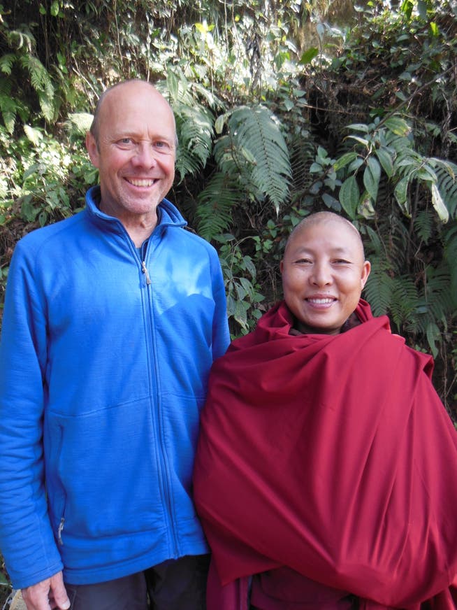 Markus Grieder zusammen mit Ani Sonam, der Seele des tibetischen Nonnenklosters in Nagi Gompa (Nepal). (Bild: PD)