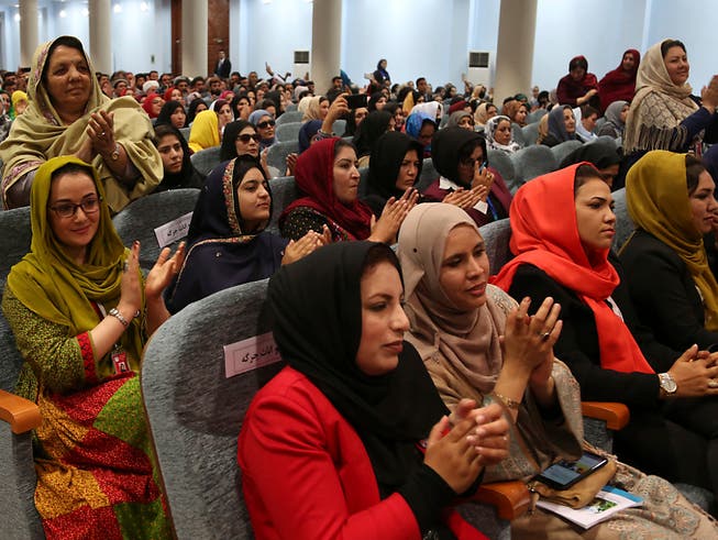 3200 Delegierte nahmen an der Grosse Ratsversammlung teil. Sie fordern, dass ein dauerhafter Frieden durch Verhandlungen zwischen der Regierung und den Taliban erreicht werde. (Bild: KEYSTONE/AP/RAHMAT GUL)