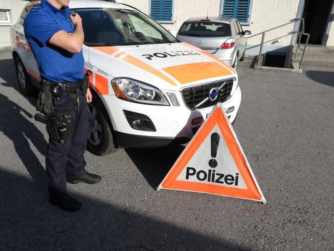 Eine 25-jährige Frau ist in einer Wohnung in Mollis erschossen worden. (Bild: Kantonspolizei Glarus)
