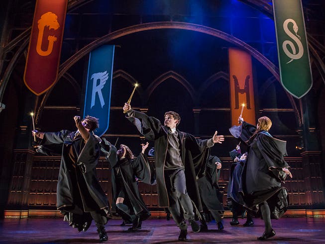 Szene aus der Broadway-Show «Harry Potter and the Cursed Child» in New York. (Bild: KEYSTONE/AP Boneau/Bryan-Brown/MATTHEW MURPHY)