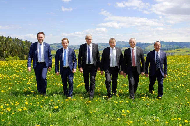 Das neue offizielle Regierungsratsfoto: Ratschreiber Roger Nobs, Yves Noël Balmer, Paul Signer, Landammann Alfred Stricker, Dölf Biasotto und Hansueli Reutegger . (Bild: PD)