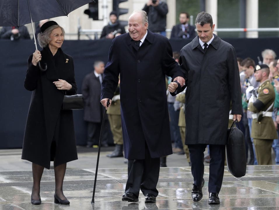 Der spanische Altkönig Juan Carlos zusammen mit Altkönigin Sofia. (Bild: Keystone/EPA/JULIEN WARNAND)