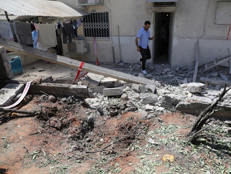 Das Haus des getöteten israelischen Mannes aus Aschkelon nach dem Raketenangriff aus dem Gazastreifen. (Bild: Keystone/EPA/ABIR SULTAN)