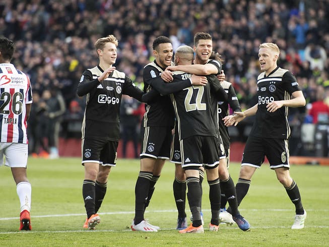 Ajax freut sich über das 2:0 von Klaas-Jan Huntelaar (Bild: KEYSTONE/EPA ANP/OLAF KRAAK)