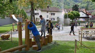 Buchs ist nach Basel und Bühler erst der dritte «Hopp-la»-Generationen-Spielplatz, an dem von Kursleitern Aktivitäten angeboten werden.