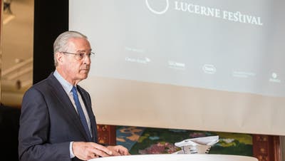Der Stiftungsratspräsident des Lucerne Festivals, Hubert Achermann, während der Pressekonferenz. (Bild: Roger Grütter, 7. Mai 2019)