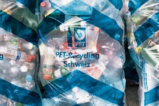 Blick in eine PET-Recycling-Stelle in Zürich. (Bild: Christian Beutler/Keystone (9. Juni 2017))