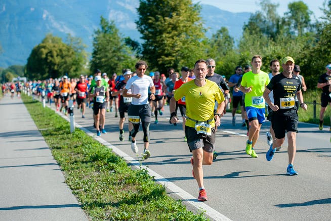 Die Affiche LGT Alpin Marathon lockt jeweils einen grosse Anzahl Läufer aus dem In- und Ausland an. (Bild: Günther Büchel)