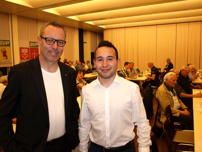 Die zwei neuen Vorstandsmitglieder der SVP Nidwalden: Roland Blättler (links) und Christoph Räss. (Bild: Kurt Liembd, Stans, 14. Juni 2019))