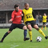 Der Atldorfer Calderon Mavembo (am Ball) erzielte für Altdorf den Ehrentreffer. (Bild: Urs Hanhart, Altdorf, 14. April 2019)