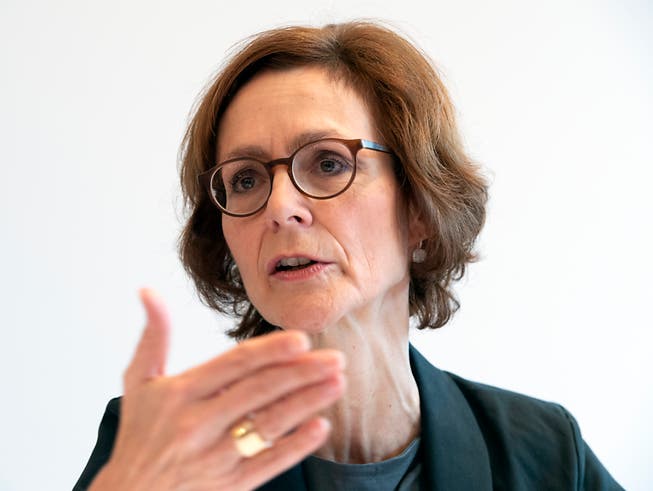 Economiesuisse-Chefin Monika Rühl will die National- und Ständeratskandidatinnen und -kandidaten für die Anliegen der Wirtschaft sensibilisieren. (Bild: KEYSTONE/ANTHONY ANEX)