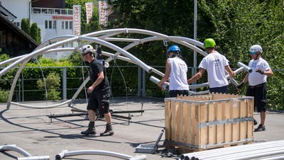Aufbauarbeiten fürs Jodlerfest in Horw. (Bild: Nadia Schärli, 24. Juni 2019)