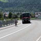 Die Situation für Velofahrer auf der Seedorfer Reussbrücke ist problematisch. Das neue Konzept soll Abhilfe schaffen. (Bild: Florian Arnold, 26. Juni 2019)