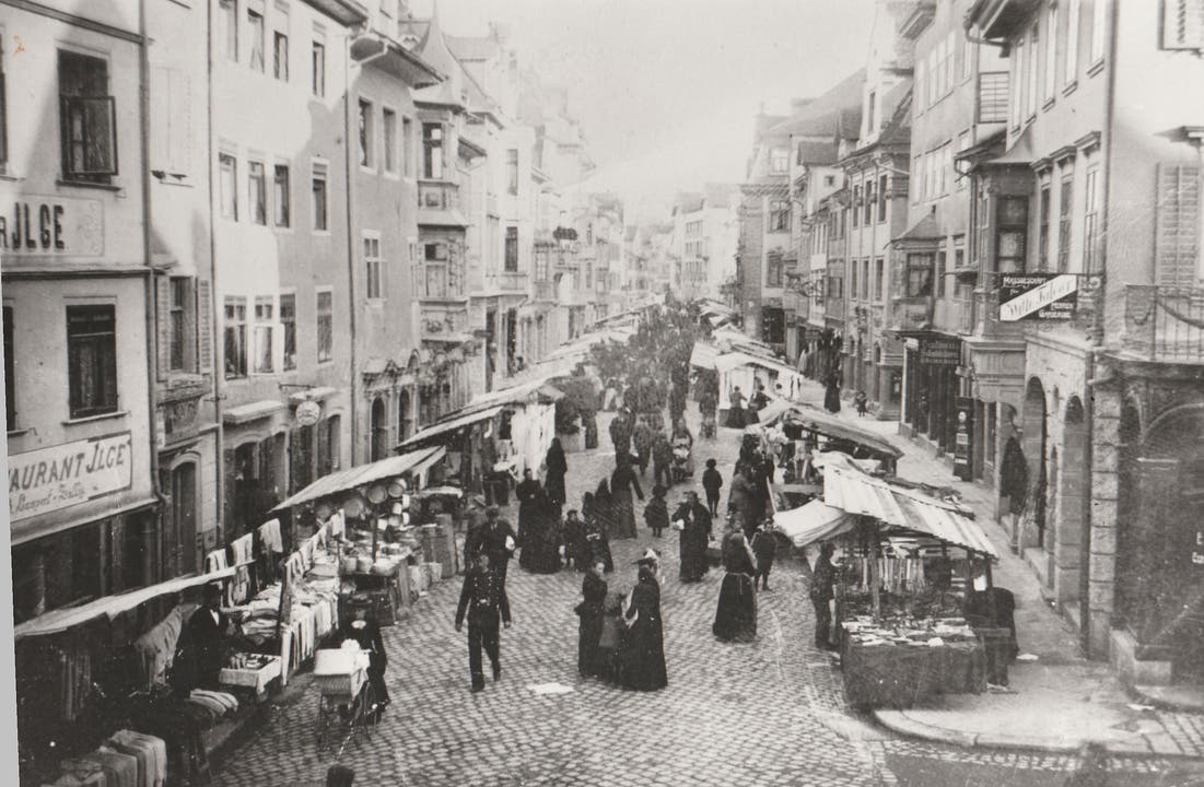 Die östliche Rorschacher Hauptstrasse Rorschach an einem Markttag in den 1890er Jahren, fotografiert von Paul Labhart. (Bilder: Archiv Stadt Rorschach)
