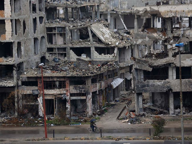 Israel hat in der syrischen Region um Homs erneut Militäreinrichtungen angegriffen. (Bild: KEYSTONE/AP/HASSAN AMMAR)