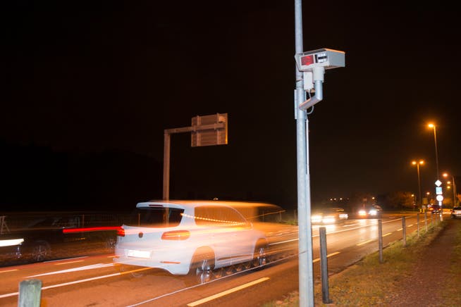 Einer der vier stationären Thurgauer Autonummern-Scanner steht an der Strasse zwischen Arbon und Egnach. (Bild: Ralph Ribi)