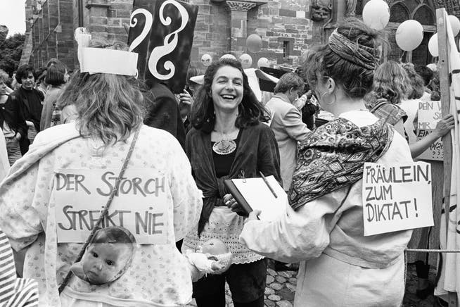 Der letzte Frauenstreik: Am 14. Juni 1991 demonstrierten zahlreiche Frauen auf dem Münsterplatz in Basel. (Bild: key/Michael Kupferschmidt)