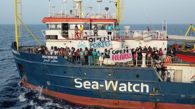 Das Rettungsschiff Sea-Watch 3 mit 42 geretteten Flüchtlingen an Bord. (Bild: Keystone)