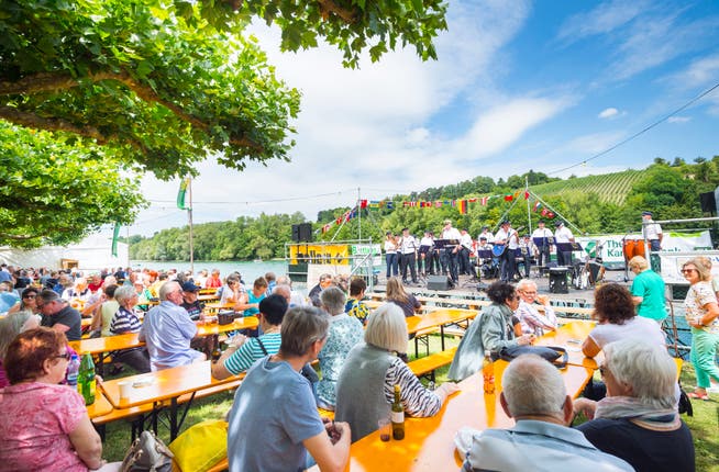 Idylle pur direkt am Rhein: Das ist das Rheinfest. Bild: Andrea Stalder (16. Juli 2017)