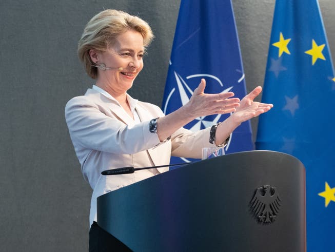 Die EU-Staats- und Regierungschefs haben nach einem dreitägigen Sondergipfel in Brüssel am Dienstagabend die deutsche Verteidigungsministerin Ursula von der Leyen als Nachfolgerin von EU-Kommissionspräsident Jean-Claude Juncker nominiert. (Bild: KEYSTONE/EPA/HAYOUNG JEON)