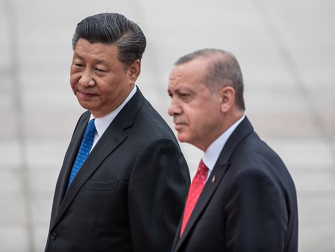 Chinas Präsident Xi Jinping hat seinen türkischen Amtskollegen in Peking empfangen. (Bild: KEYSTONE/EPA POOL/ROMAN PILIPEY / POOL)