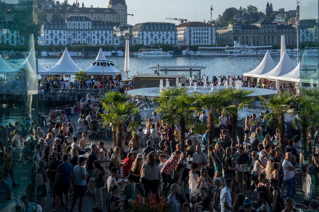 Impressionen vom Eröffnungsabend des Blue-Balls-Festivals. (Bild: Nadia Schärli, Luzern, 19. Juli 2019)