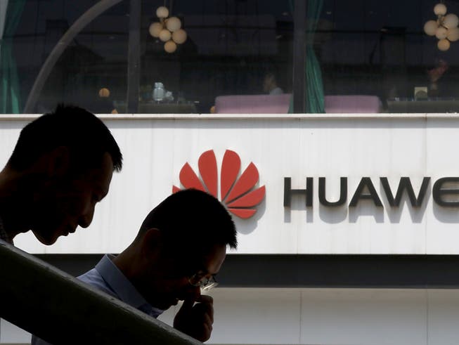 Wegen Massnahmen der Trump-Regierung: Der chinesische Technologiekonzern Huawei entlässt im Forschungsbereich in den USA 600 der 850 Beschäftigten. (Bild: KEYSTONE/AP/NG HAN GUAN)