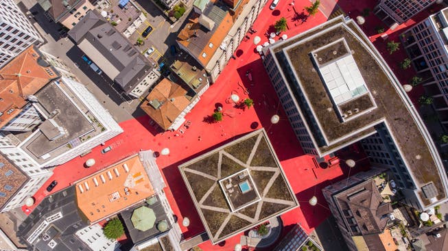Aus der Vogelperspektive ist der Rote Platz noch ganz der alte. (Bild: Hanspeter Schiess)