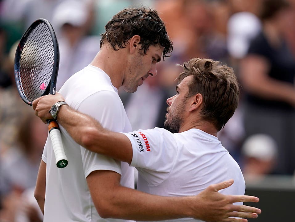 Stan Wawrinka musste Reilly Opelka gratulieren, der bei seiner ersten Wimbledon-Teilnahme in der 3. Runde steht und nun auf Milos Raonic trifft (Bild: KEYSTONE/EPA/WILL OLIVER)