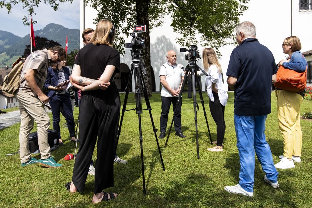 Ueli Maurer gibt ein Interview. (Bild: Alexandra Wey/Keystone, Schwyz, 4. Juli 2019)
