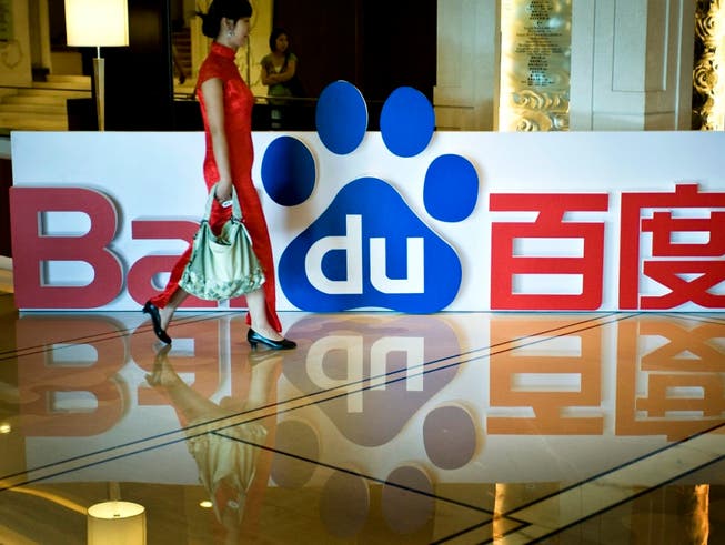 Das chinesische «Google»: Baidu will mit Toyota und dem chinesischen Autokonzern Geely selbstfahrende Autos auf die Strasse bringen. (Bild: KEYSTONE/AP/ANDY WONG)