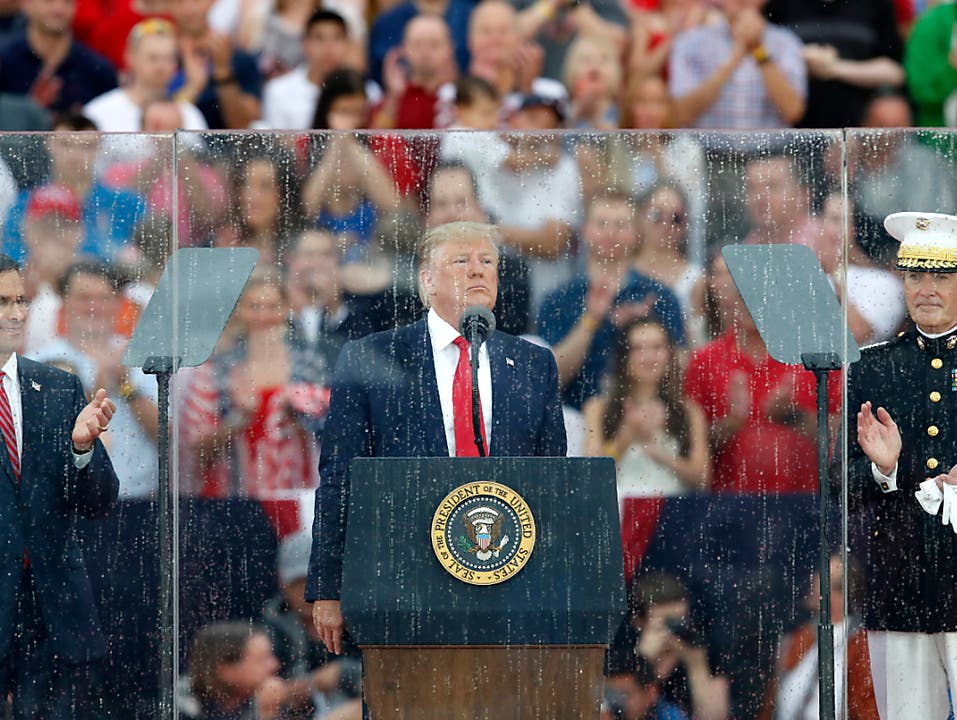 US-Präsident Donald Trump während seiner Rede in Washington zum Unabhängigkeitstag. (Bild: KEYSTONE/AP/ALEX BRANDON)