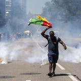 Protest in Genf gegen Kameruns Präsidenten Paul Biya (Bild: Keystone, June 29, 2019)